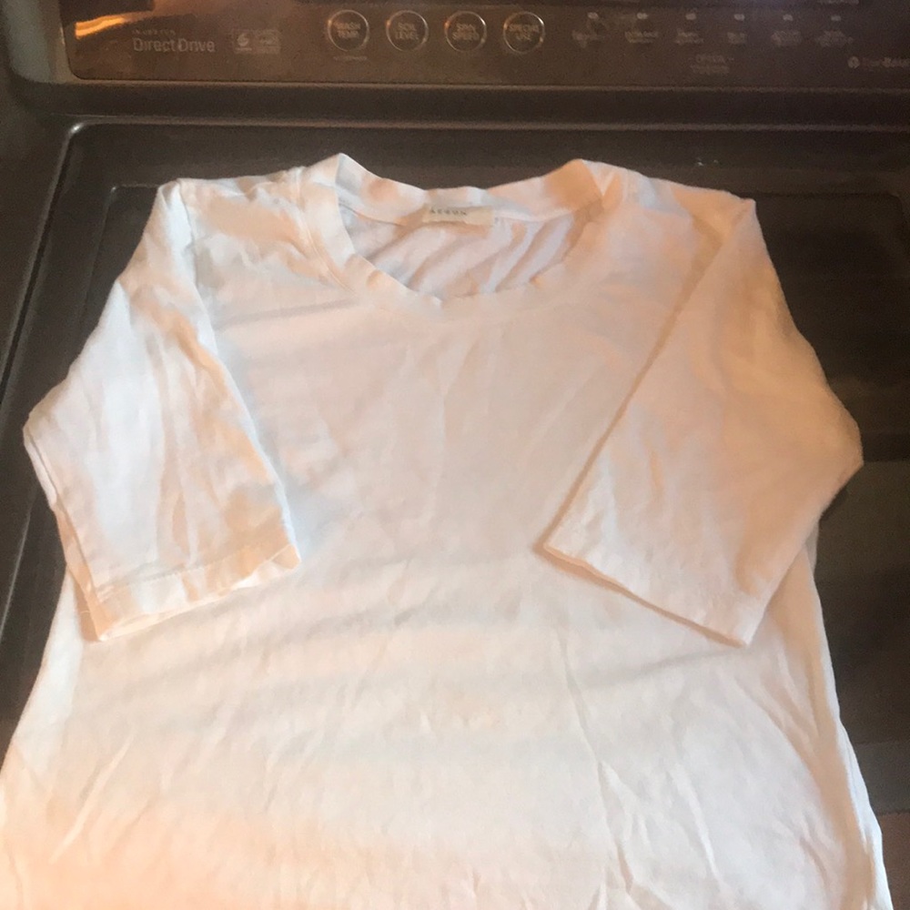 Aeron .. White T-shirt🌺